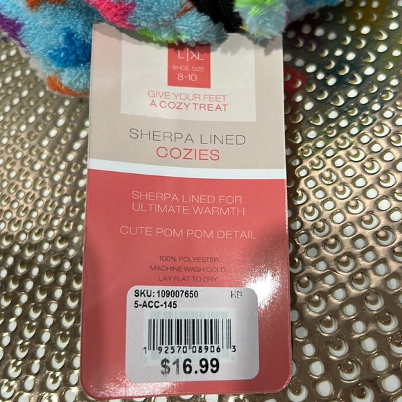 Sherpa lined slippers. Retail $17 Size 8-10. 100% Polyester. NWT cozy any season - Picture 3 of 3